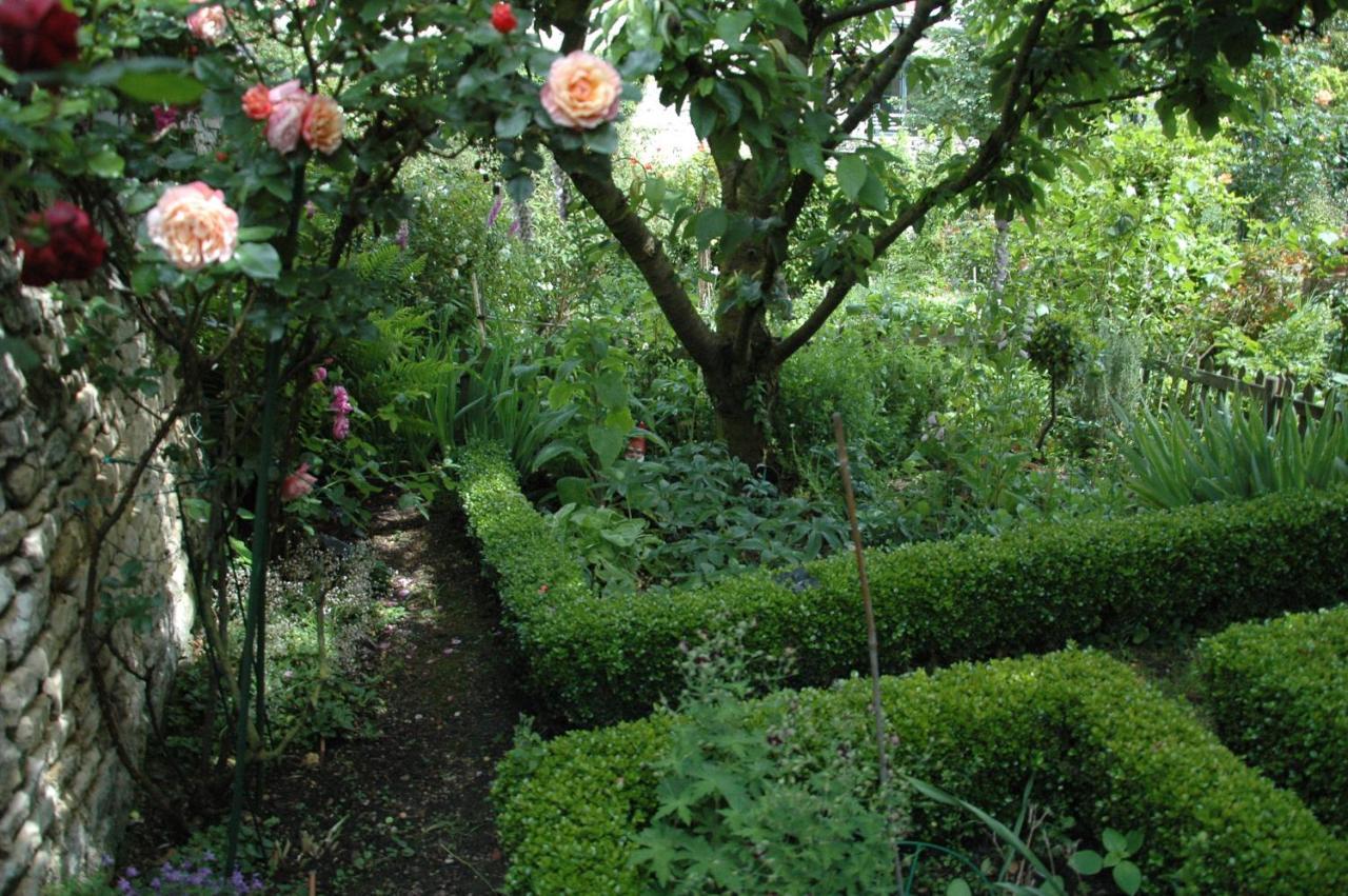 44 Rue Cap Bed & Breakfast Caen Bagian luar foto